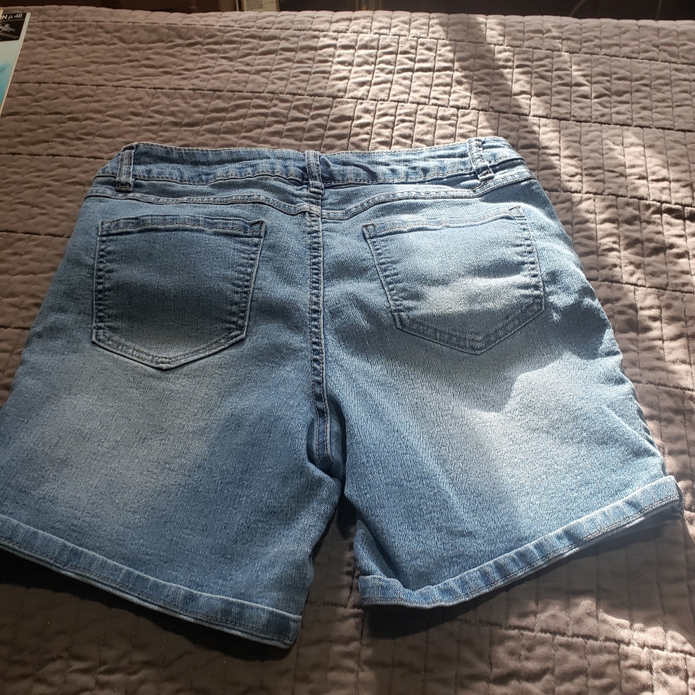 Two pair of cute ladies denim shorts size 8-PM1 - Picture 2 of 9